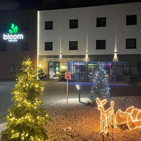 Bloom Hotel Airport Okecie Рашин Екстер'єр фото