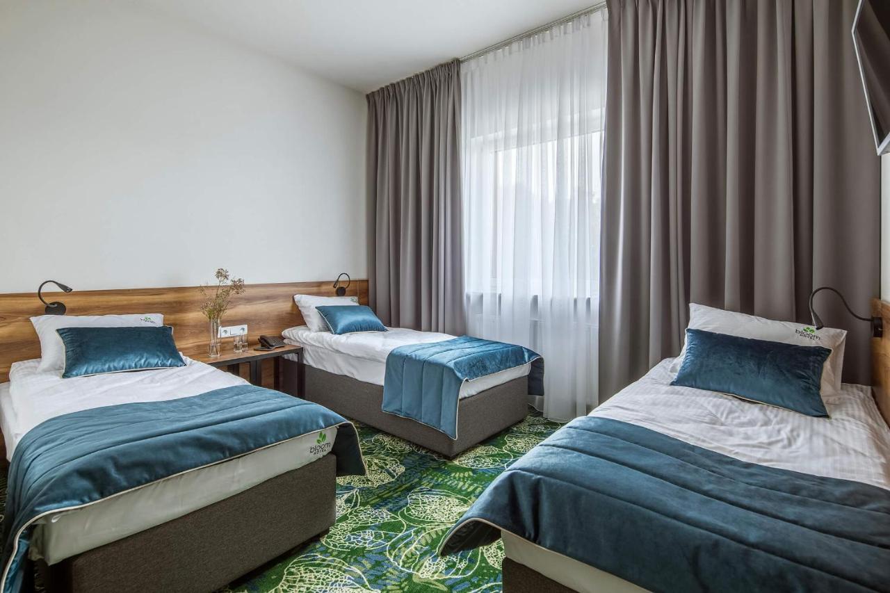 Bloom Hotel Airport Okecie Рашин Екстер'єр фото