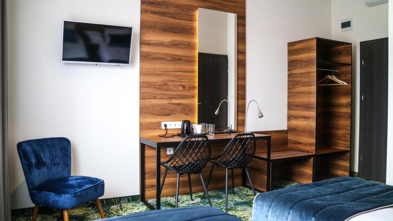 Bloom Hotel Airport Okecie Рашин Екстер'єр фото