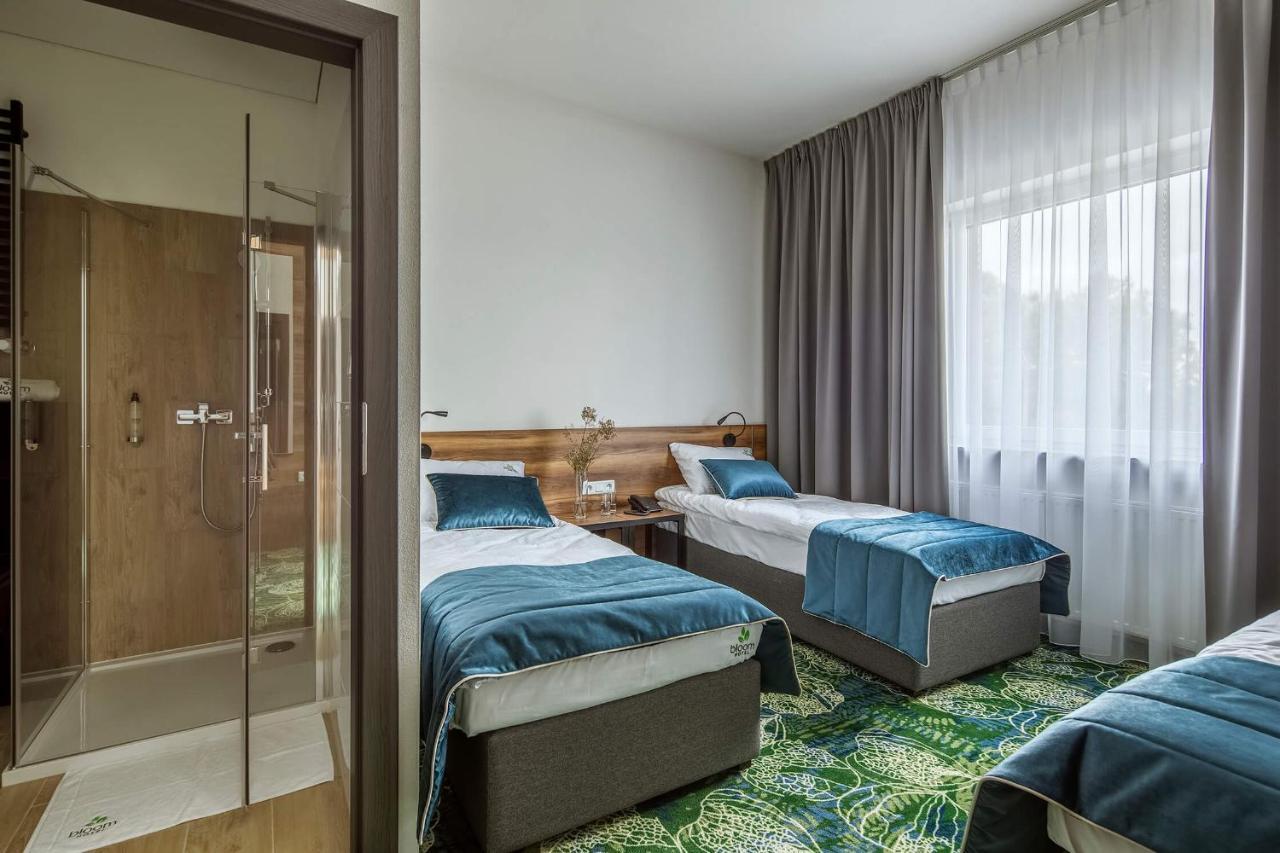 Bloom Hotel Airport Okecie Рашин Екстер'єр фото
