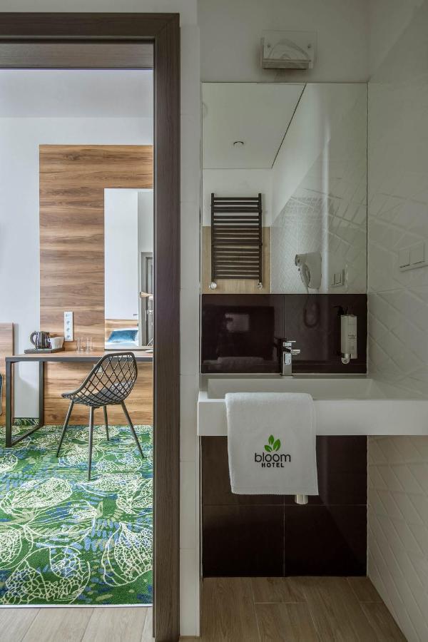 Bloom Hotel Airport Okecie Рашин Екстер'єр фото