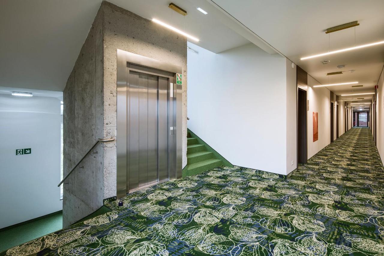 Bloom Hotel Airport Okecie Рашин Екстер'єр фото