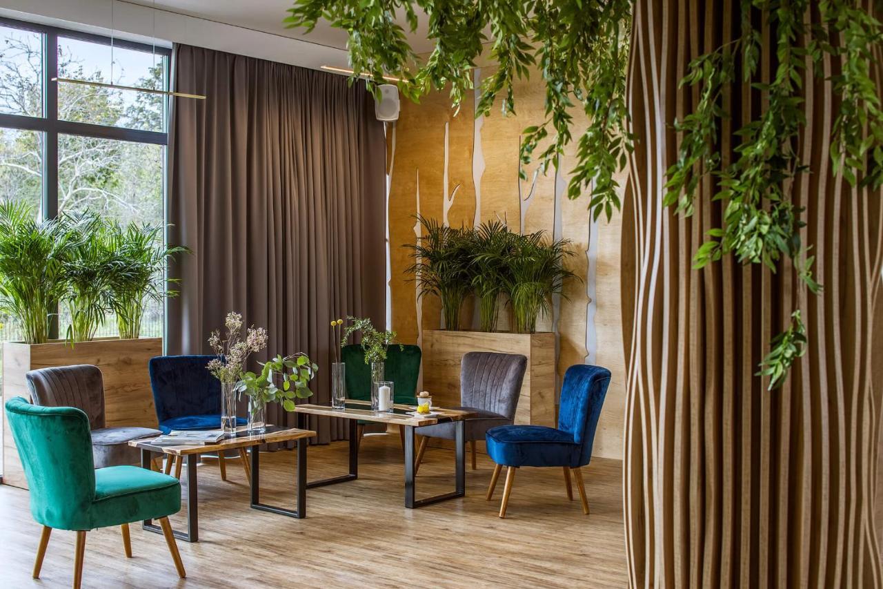 Bloom Hotel Airport Okecie Рашин Екстер'єр фото