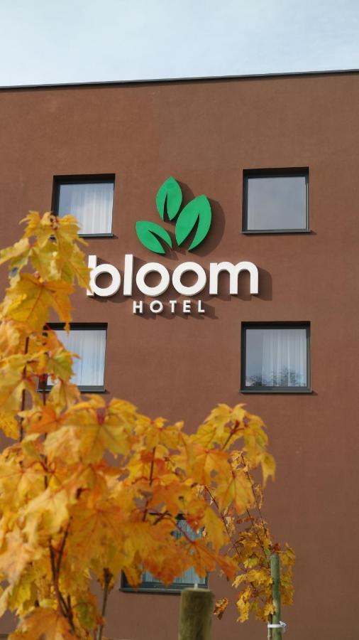 Bloom Hotel Airport Okecie Рашин Екстер'єр фото