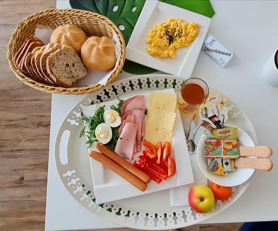 Bloom Hotel Airport Okecie Рашин Екстер'єр фото