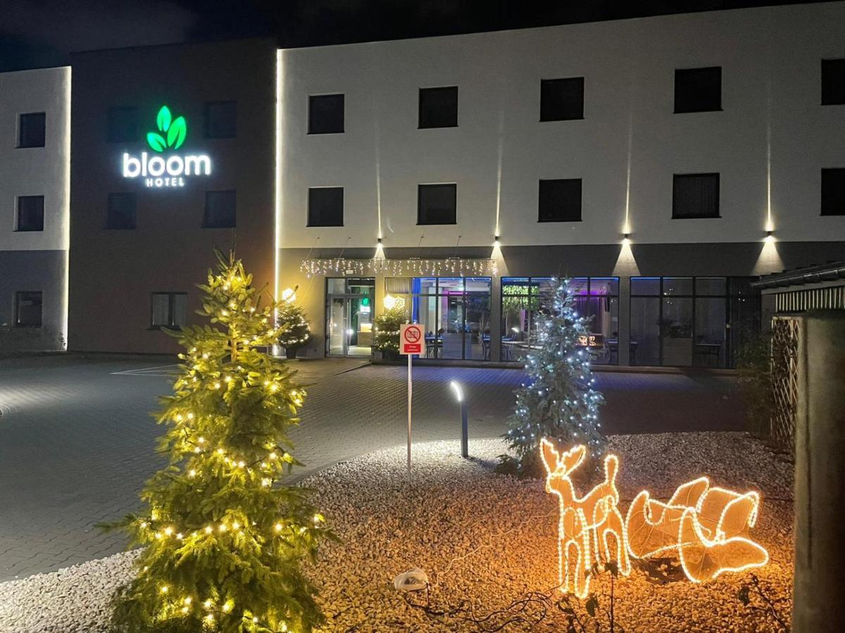 Bloom Hotel Airport Okecie Рашин Екстер'єр фото